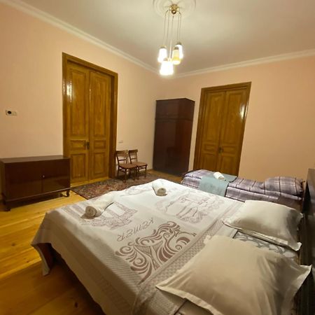 Hotel Season à Koutaïssi Extérieur photo