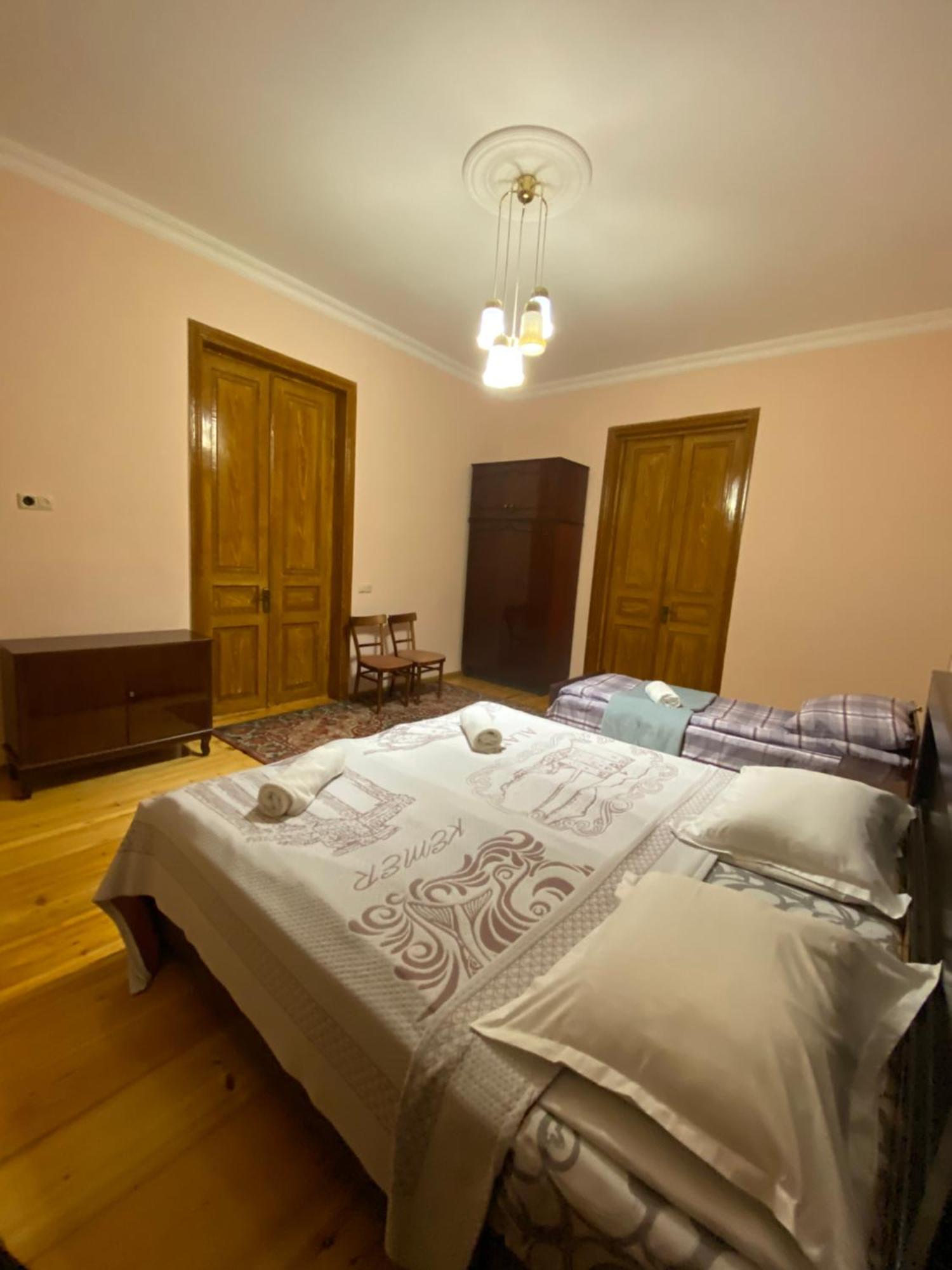 Hotel Season à Koutaïssi Extérieur photo
